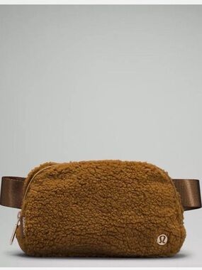 Lululemon Everywhere Belt Bag